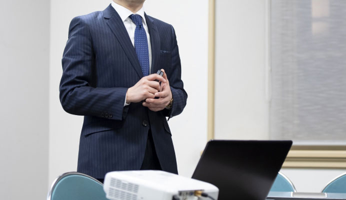 滞納処分研修講師を受託